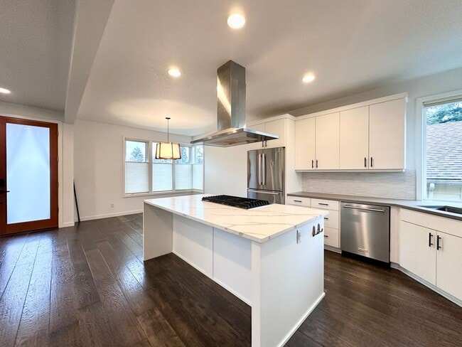 Building Photo - Exceptional Modern 3-Story Single-Family Home Near Woodstock