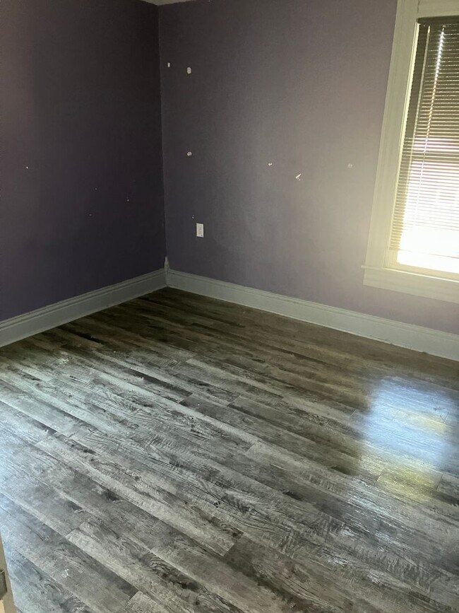 Building Photo - 803 E Washington St