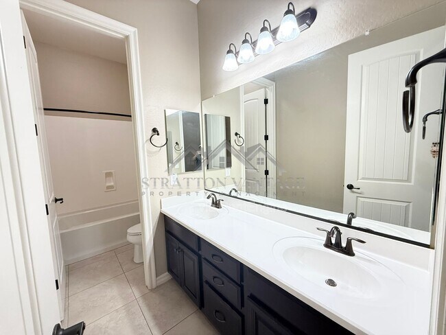 Building Photo - 4032 S Pleasant Pl