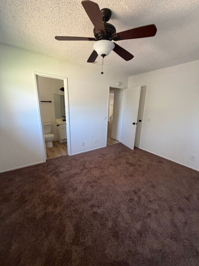 Building Photo - 242 Grayson Way