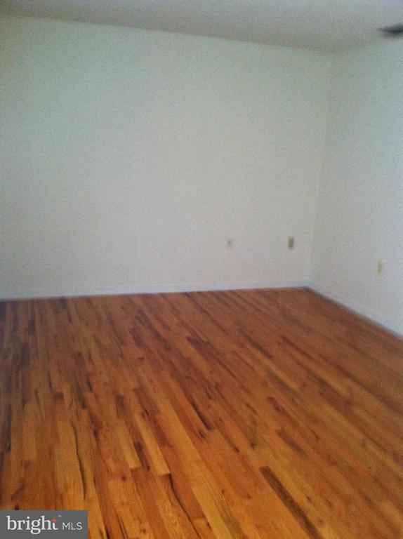 Building Photo - 209 Lakeside Dr