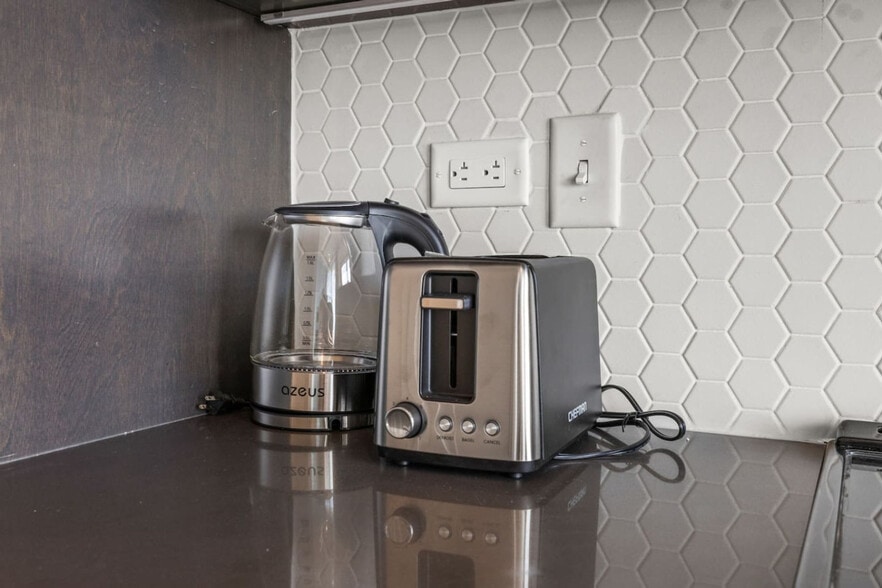 Building Photo - 605 N 12th St