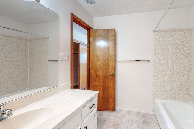 Building Photo - Tramway/Indian School TH 2/BD 2/BA 2/CG