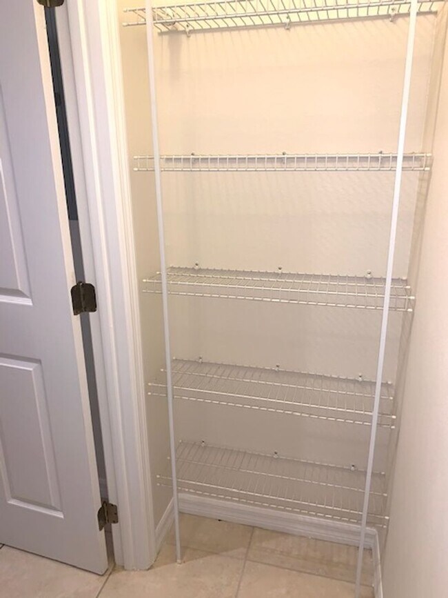 Building Photo - Condo for rent