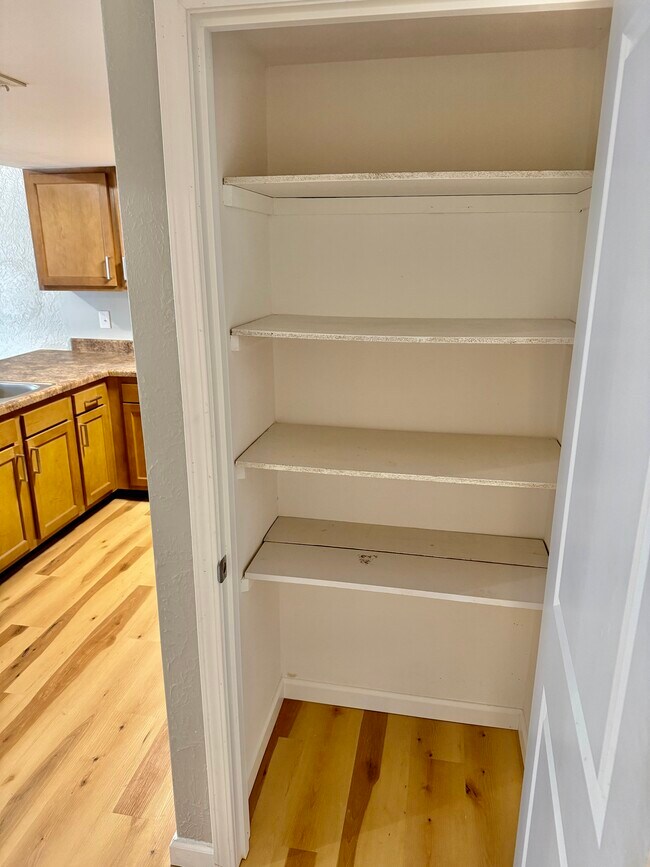 Building Photo - Wesley Dr - 200-210 West