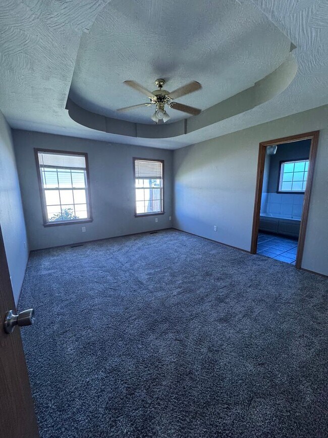 Building Photo - 508 N Douglas Dr