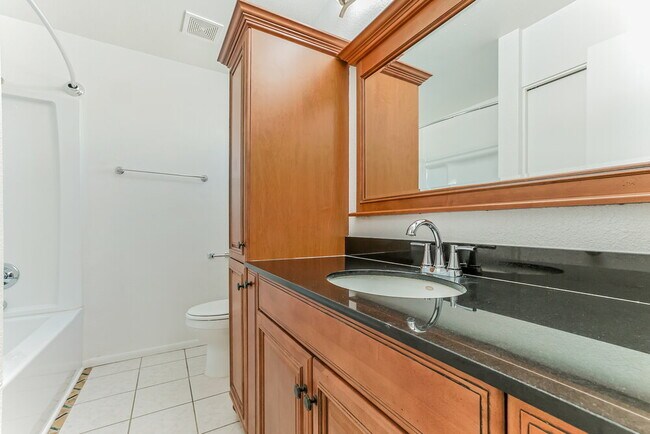 Building Photo - 646 E Gila Ln