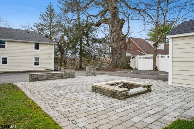 Building Photo - 64 Shunpike Rd