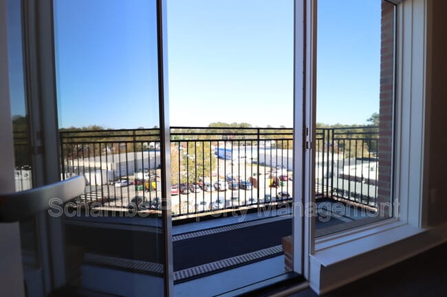 Building Photo - 145 S Main St