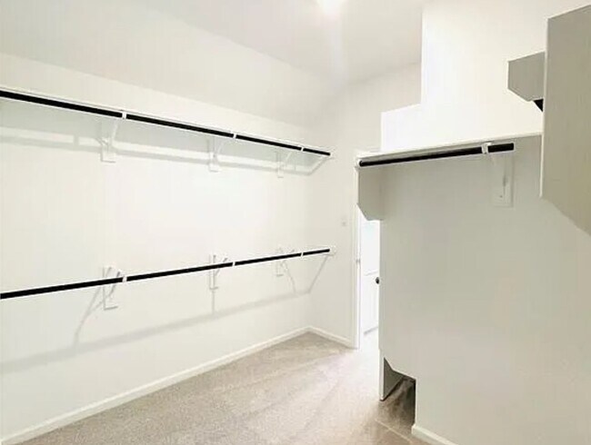 Building Photo - 4939 Sky Blf Dr