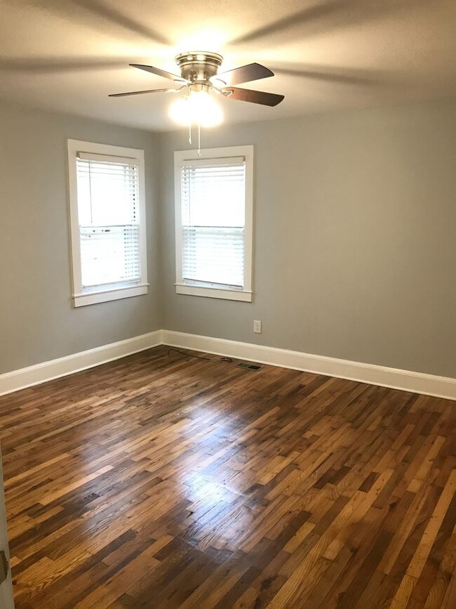 Building Photo - Remodeled 2br near Piedmont Athens Regional