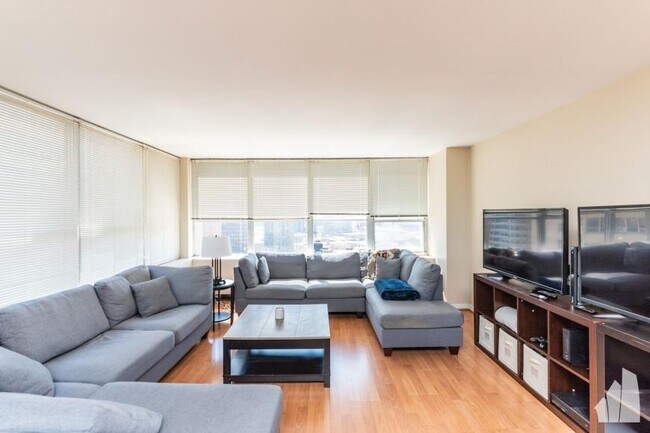 Building Photo - 2 bedroom in Chicago IL 60613