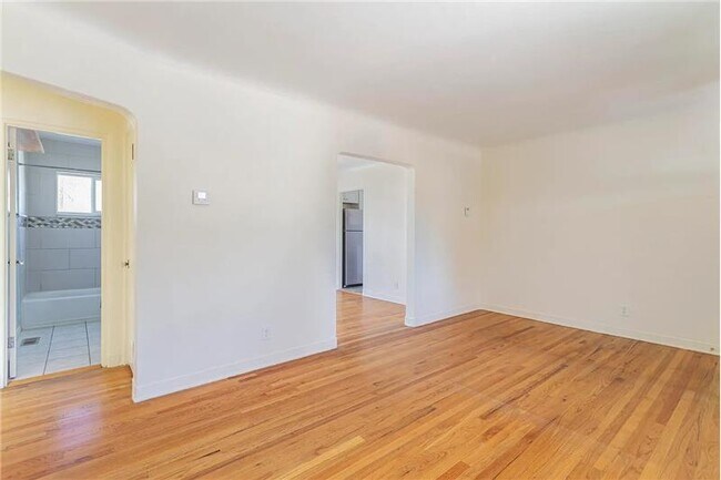 Building Photo - 1109 Lafayette Dr NE