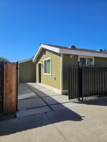Primary Photo - 587 N Orange