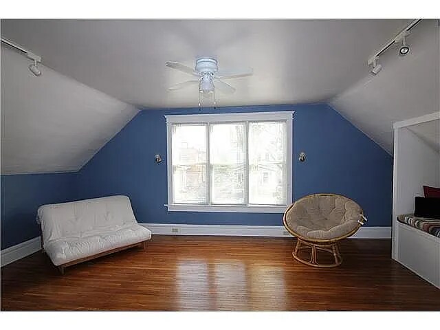 Building Photo - 208 E Northwood Ave