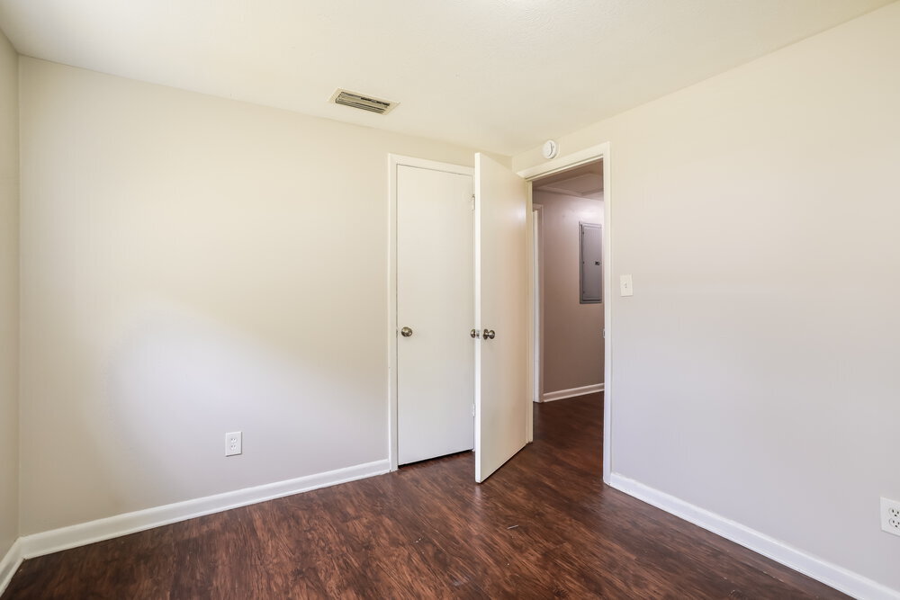 Building Photo - 5816 Sonora Dr W