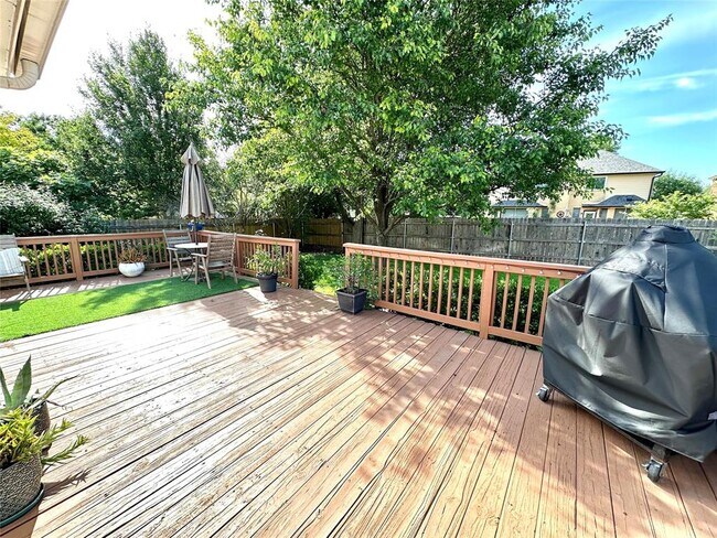 Building Photo - 15818 Hamden Cir