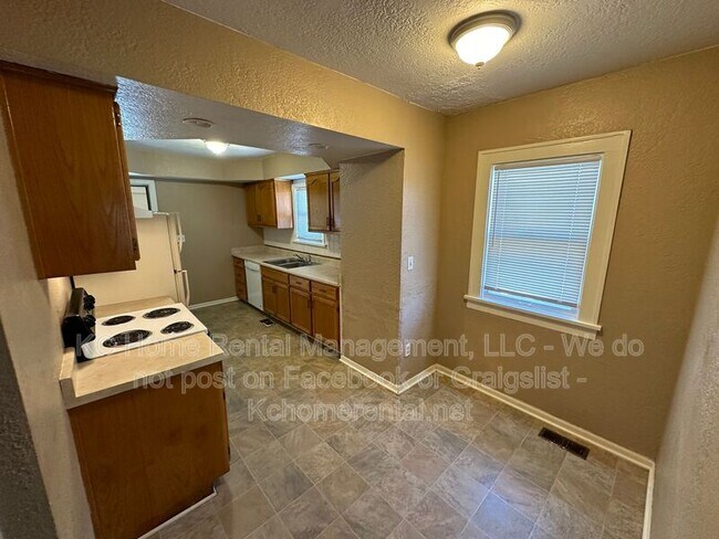 Building Photo - 6838 The Paseo