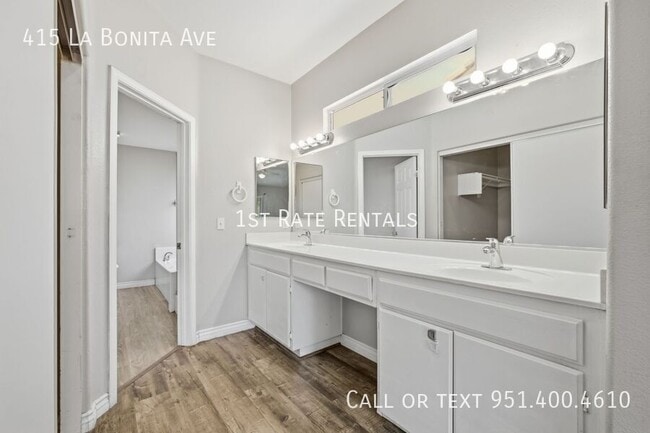 Building Photo - 415 La Bonita Ave