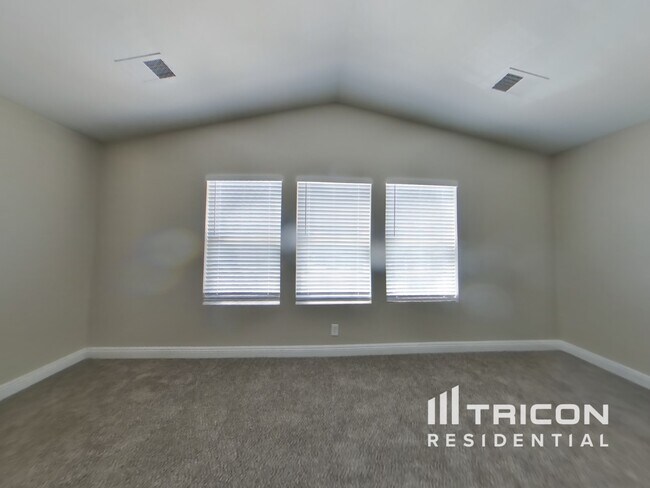 Building Photo - 721 Valley Meadows Dr