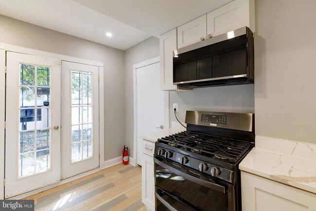 Building Photo - 1393 F St NE