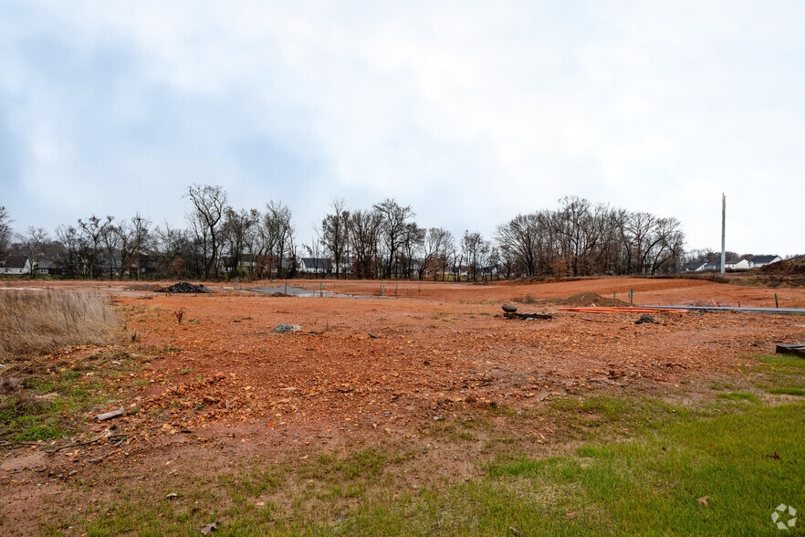 Building Photo - The Villas at Charleston Oaks