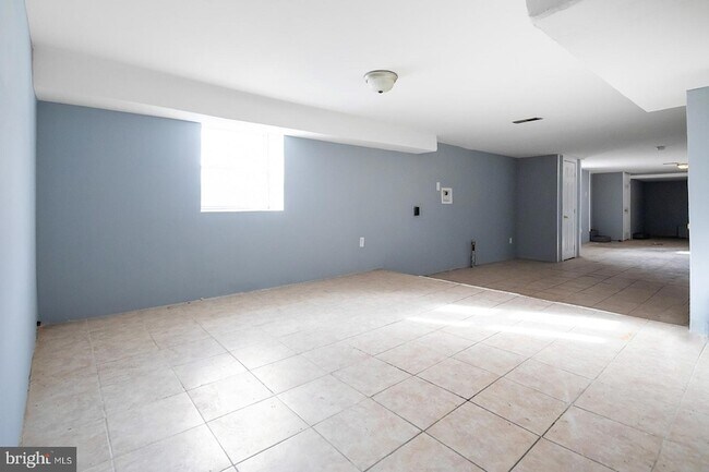 Building Photo - 851 S 57th St