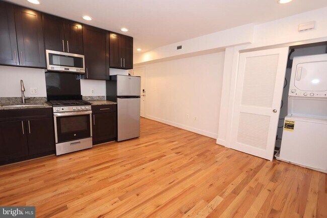 Building Photo - 4255 Eads St NE