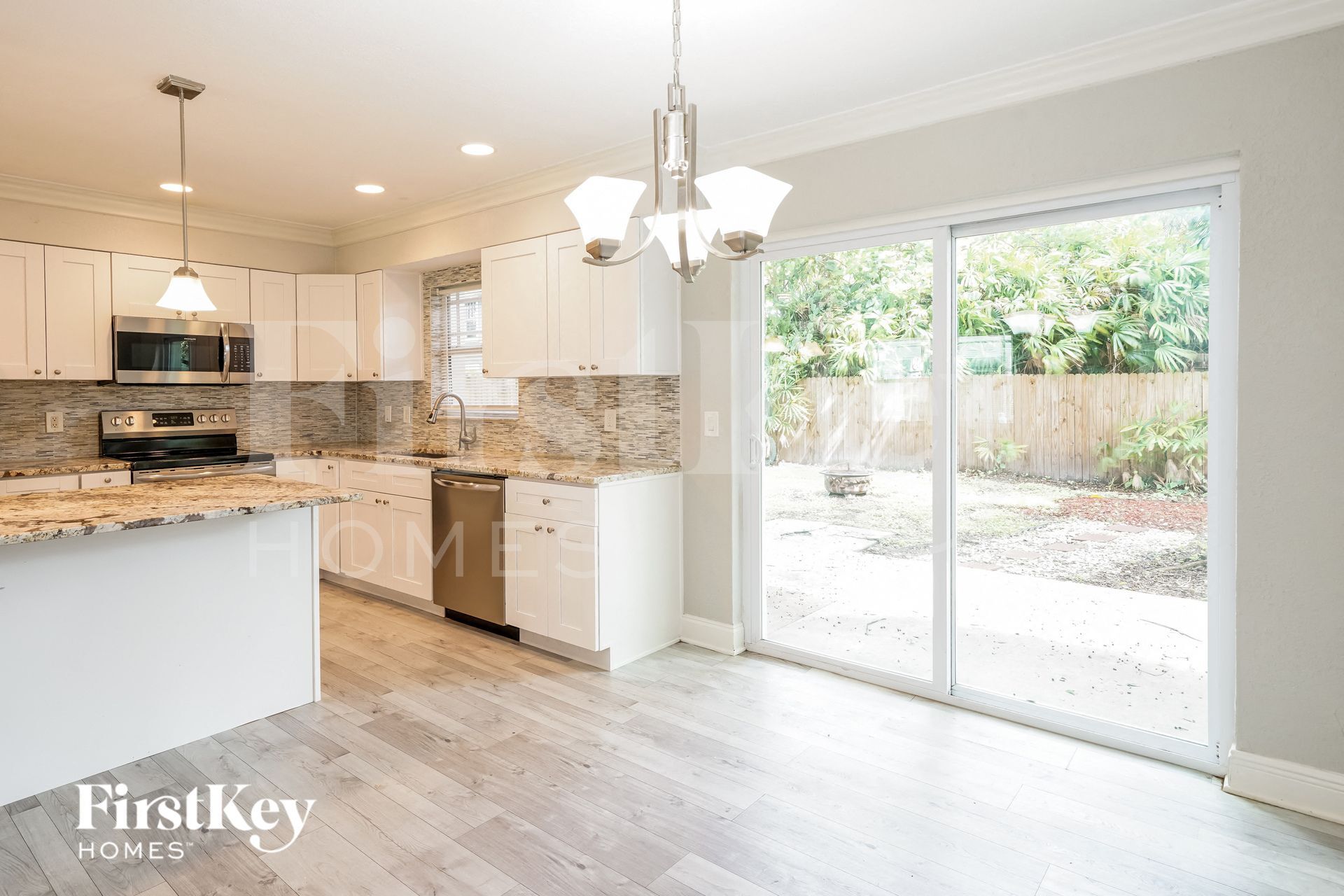 Building Photo - 113 W Violet St