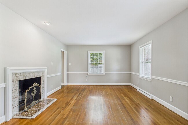 Building Photo - Large Home in Guilford Hills, Hardwood Flo...