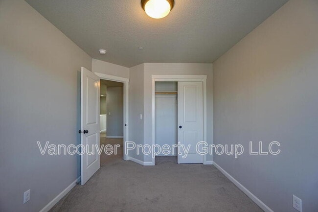 Building Photo - 5809 NE 71st Ave
