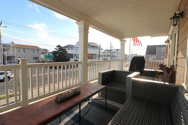 Building Photo - 9505 Monmouth Ave