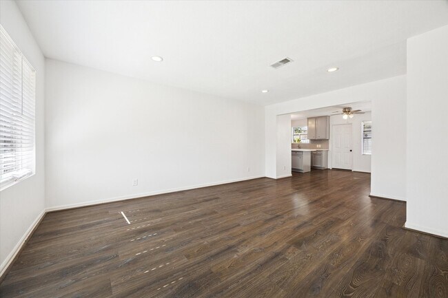 Building Photo - 4404 Vivian St