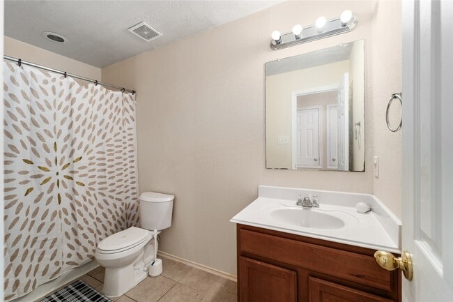 Building Photo - 18218 Thicket Grove Rd