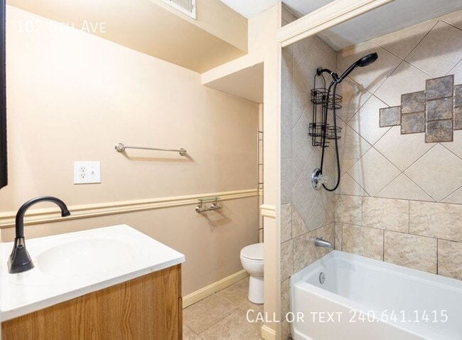 Building Photo - 102 5th Ave