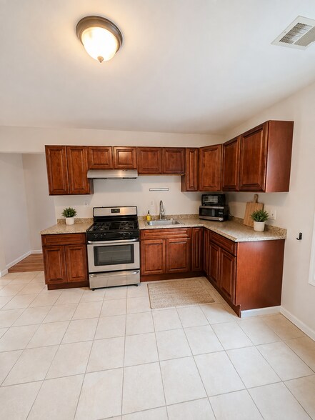 Kitchen - 101 2nd St