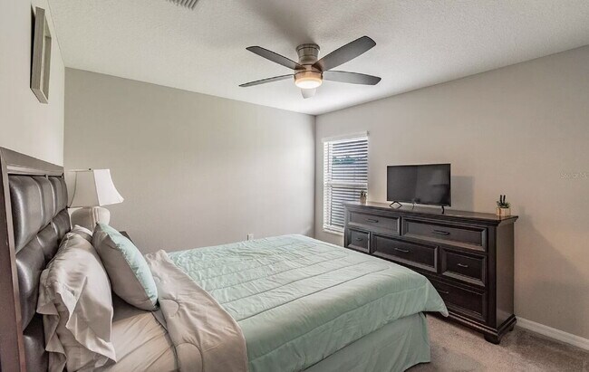 Building Photo - "Discover Spacious Comfort: 4-Bed, 2-Bath Gem in Riverview!"