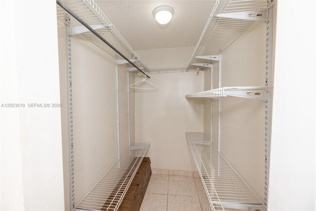 Building Photo - 540 SW 60th Ave
