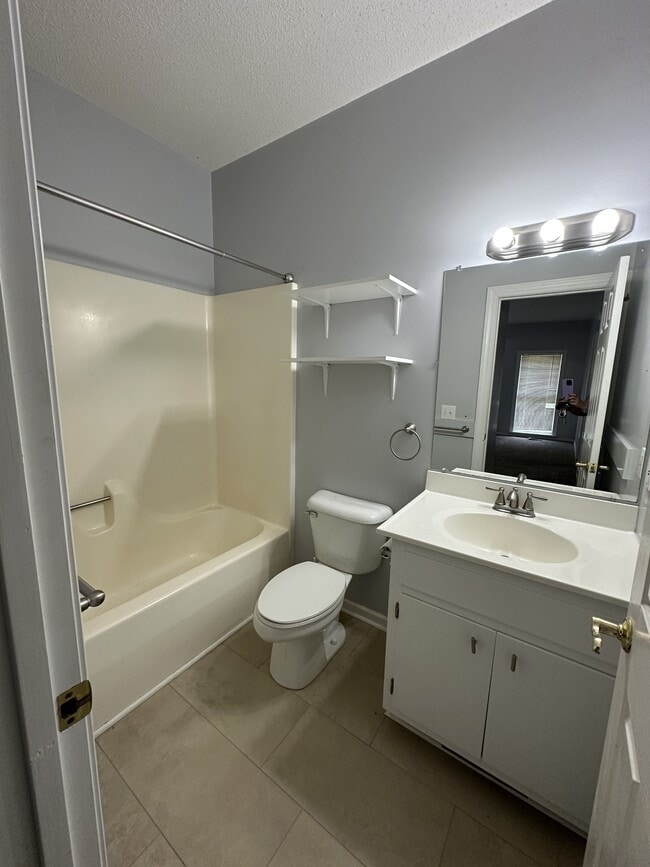 Building Photo - 5915 Quail Ridge Dr