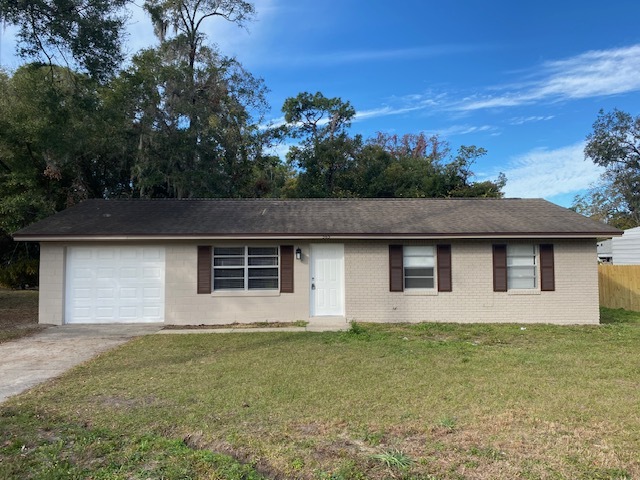 Building Photo - 3/1 in Orange City off Blue Springs Avenue...