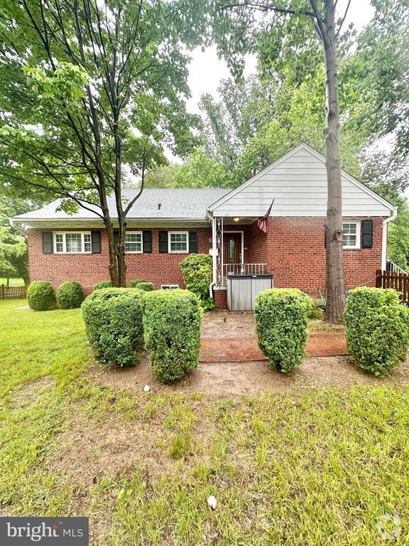 Building Photo - 3066 Valley Ln