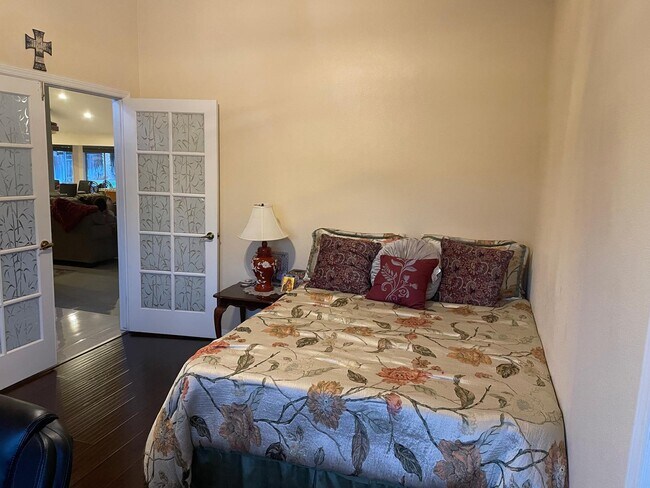 Building Photo - 11310 Pinehaven Ave