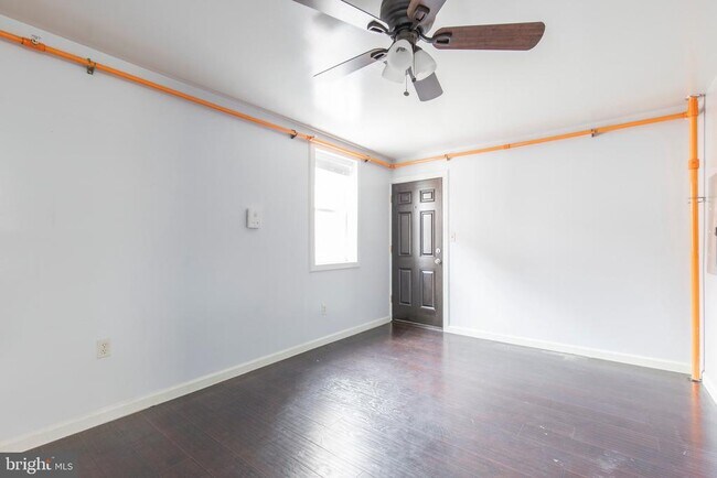 Building Photo - 507 W Girard Ave