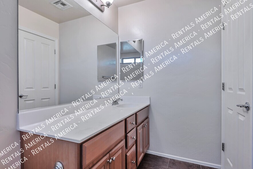 Building Photo - 8261 N Converse Ct