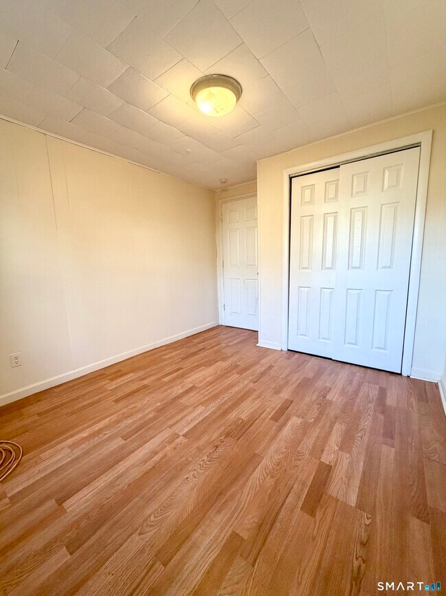 Building Photo - 9 Meridian St