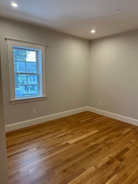 Building Photo - 36 Conant St