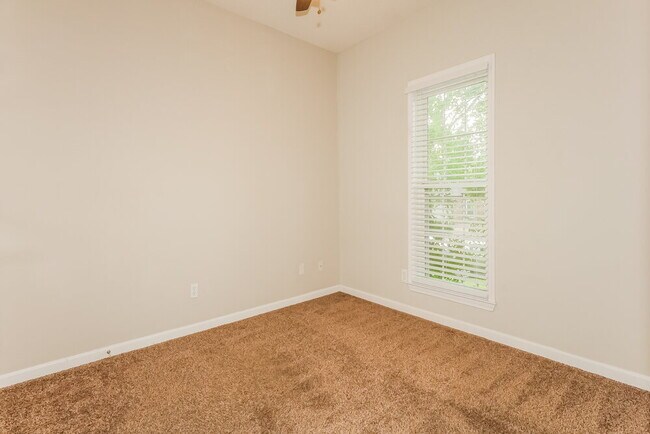 Building Photo - 9921 Greenalder Cove N