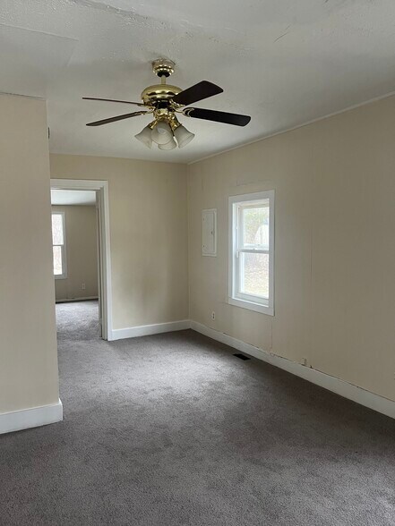 Building Photo - 579 N 30th St