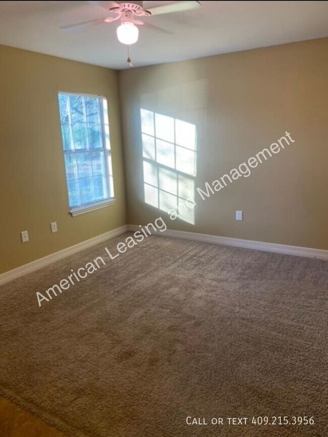 Building Photo - Move-In Special! $500 off 1st Month's Rent...