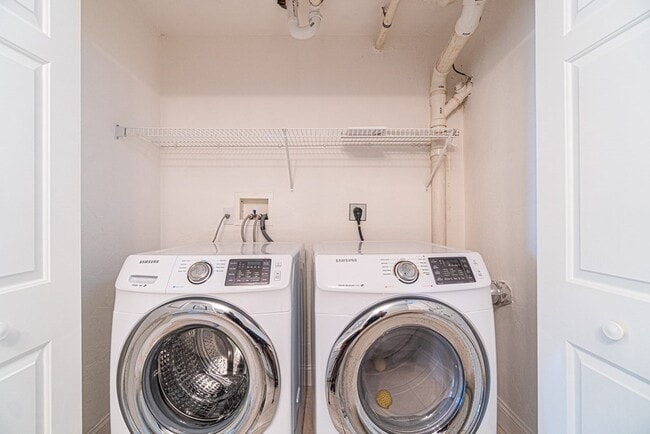 Building Photo - 32 Waltham St